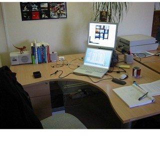 Corner desk