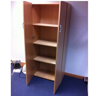 1 lockable cupboard with shelves