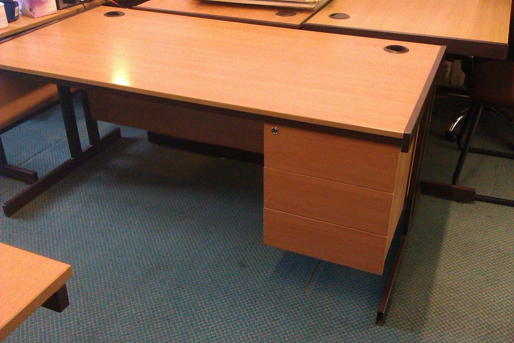 Traditional standard desk