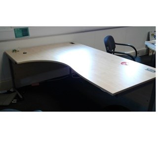Corner desk
