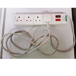 Extension cable - 2.5m w/fuse & w/switch