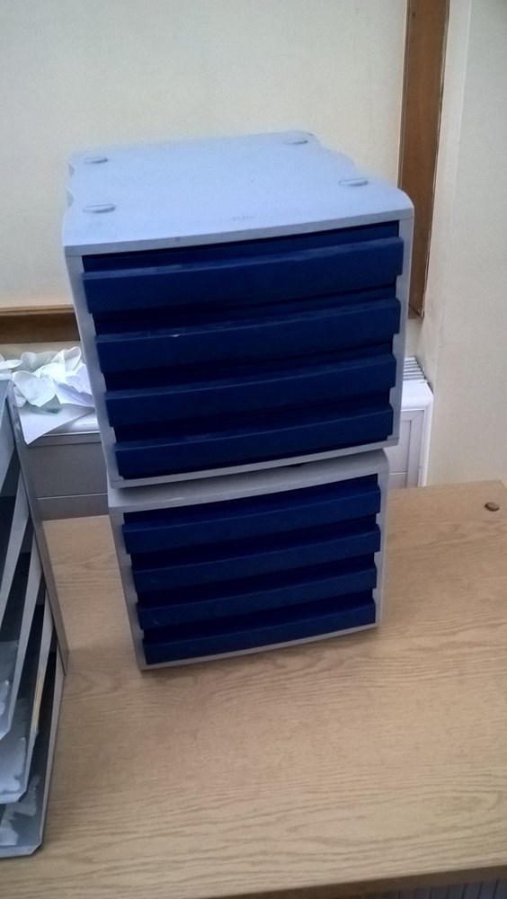 Desktop trays