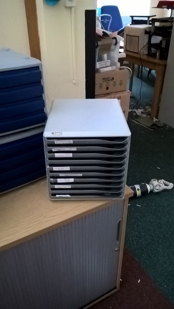 Desktop trays