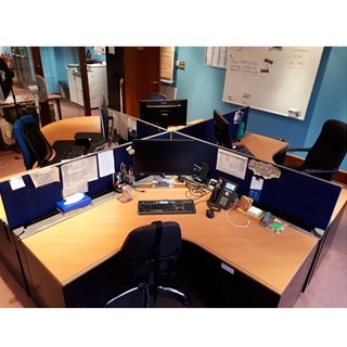 4 Desk pod with dividers
