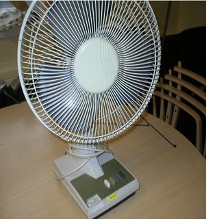 DESK FAN MEDIUM