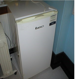 UNDERCOUNTER FRIDGE