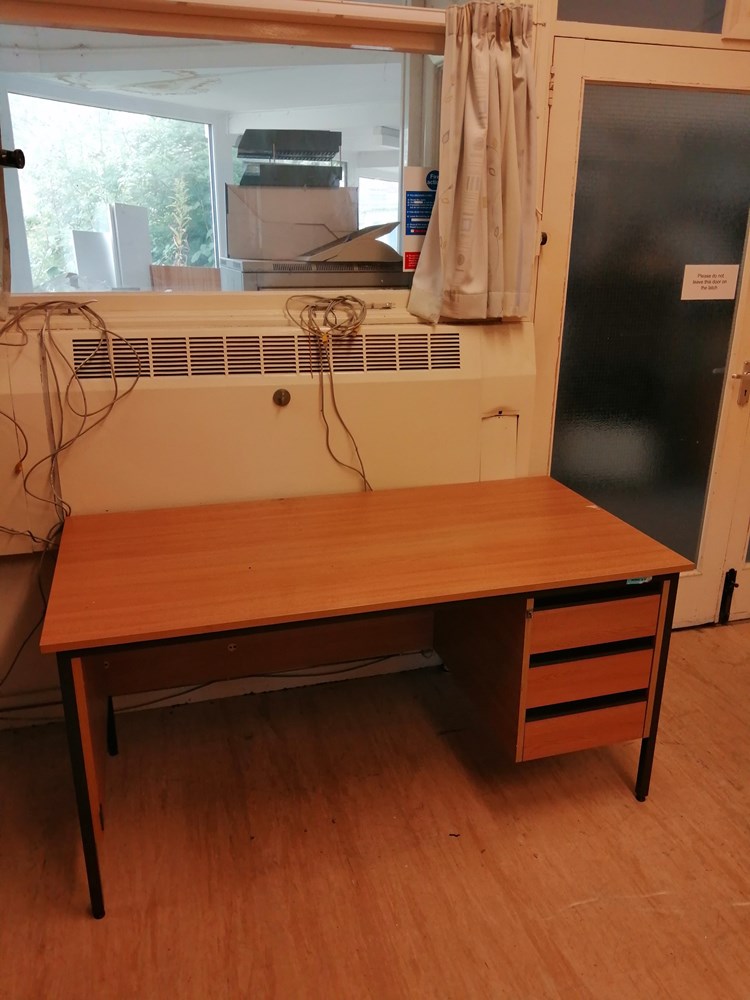 Computer desk