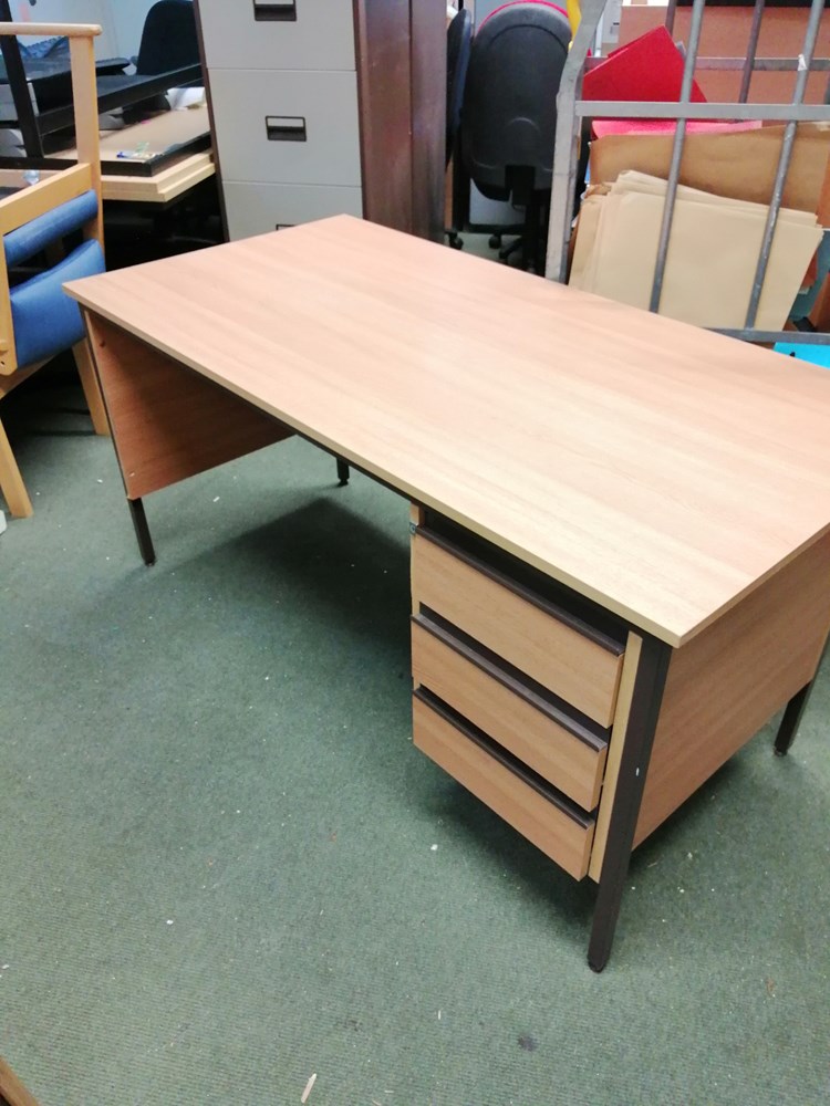 Computer desk