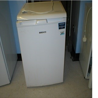 UNDERCOUNTER FRIDGE