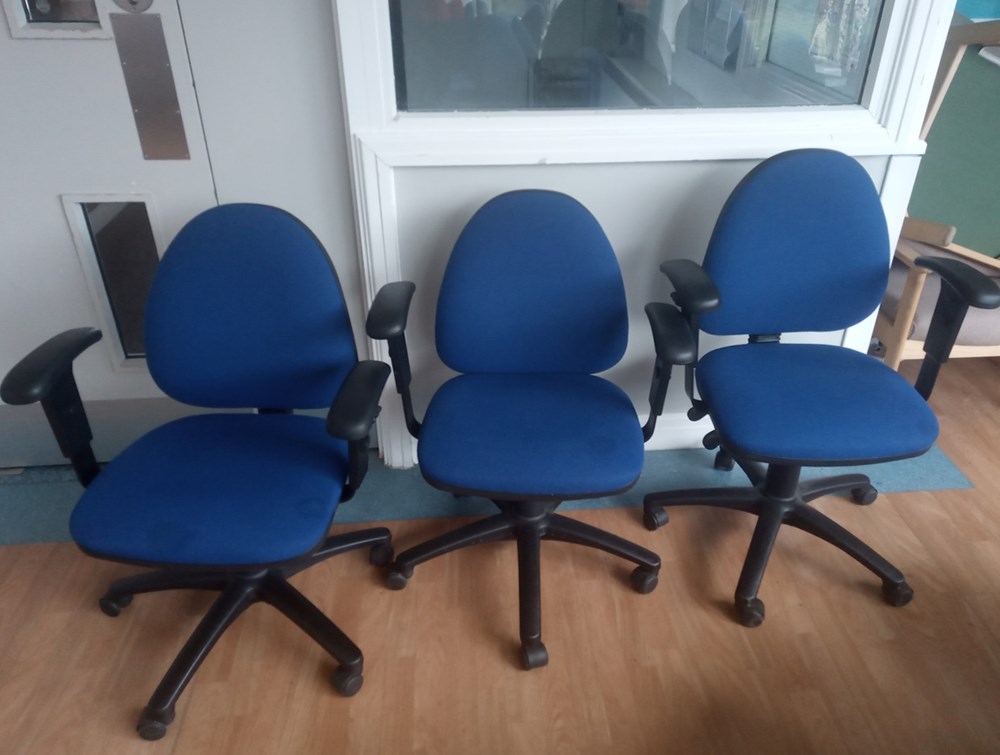 OFFICE CHAIRS WITH ARMS