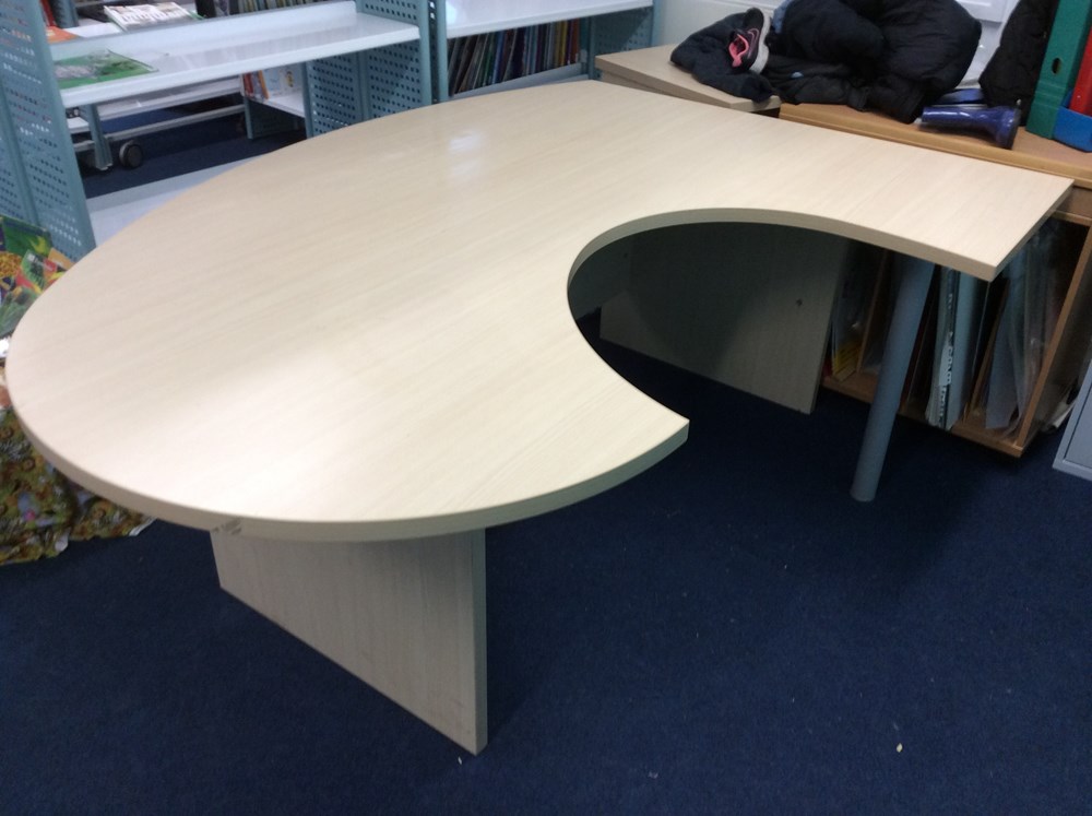Large desk in good condition 
