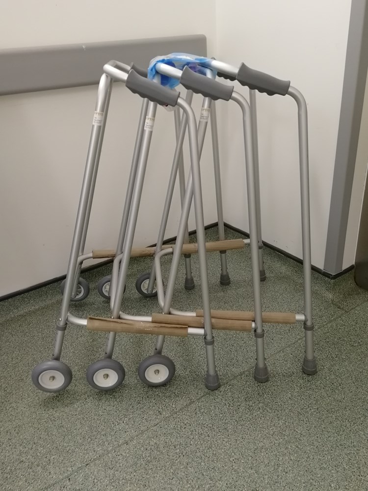 Hospital walking frame LW