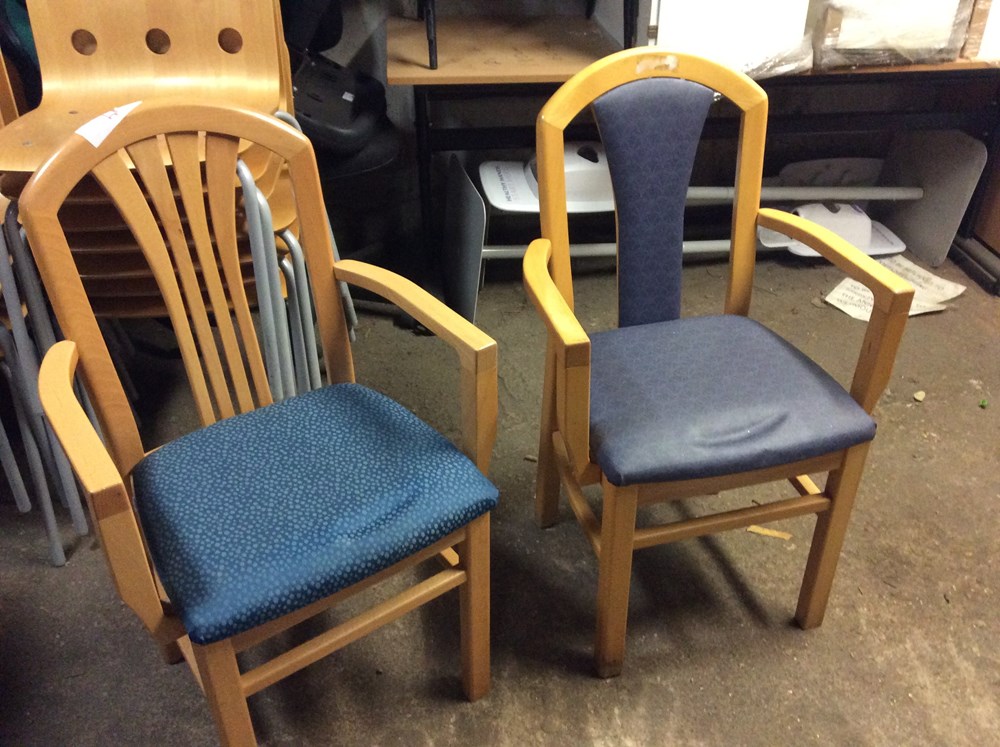 2x Carver chairs vinyl (wipeable)