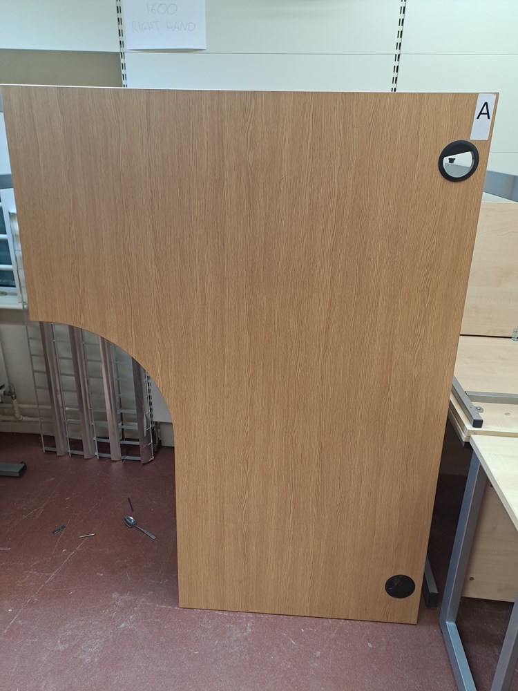 Radial Desk 1600 A - Left Hand
