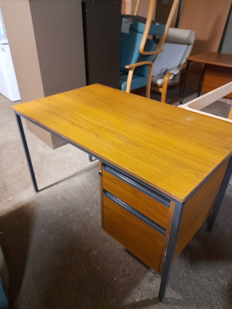 Traditional 2 draw desk 