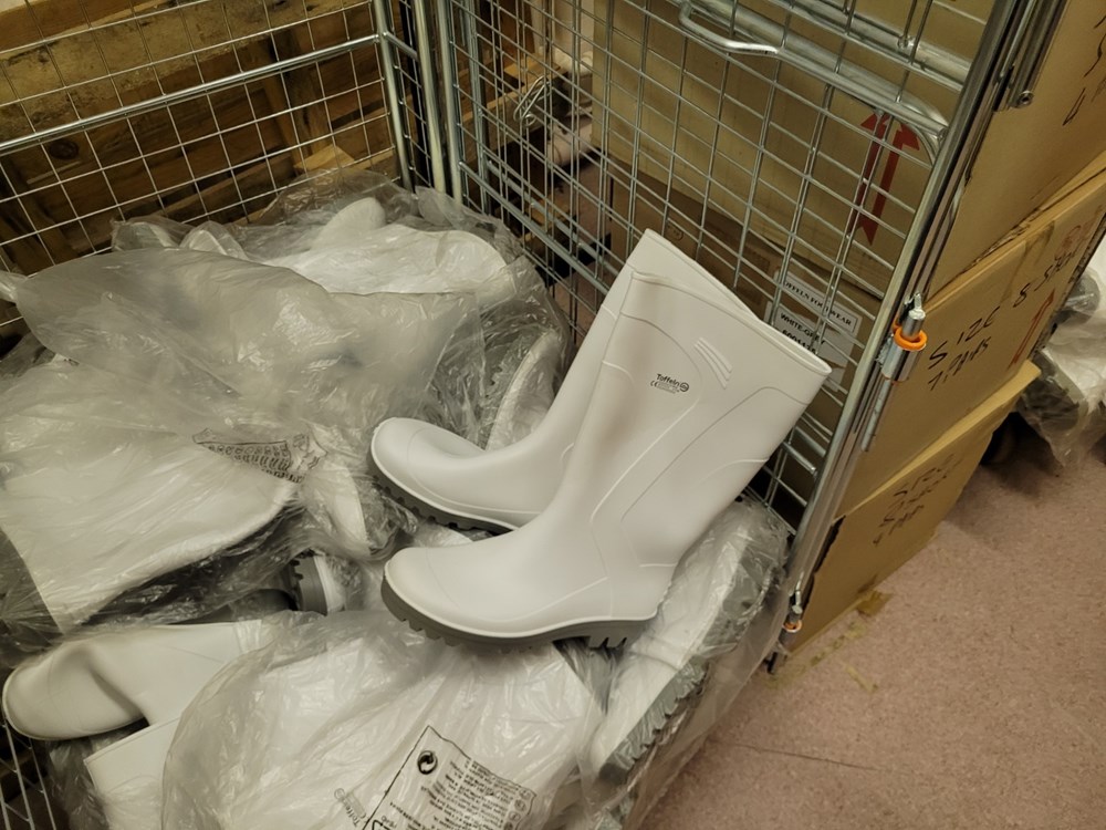 White wellington boots size 8