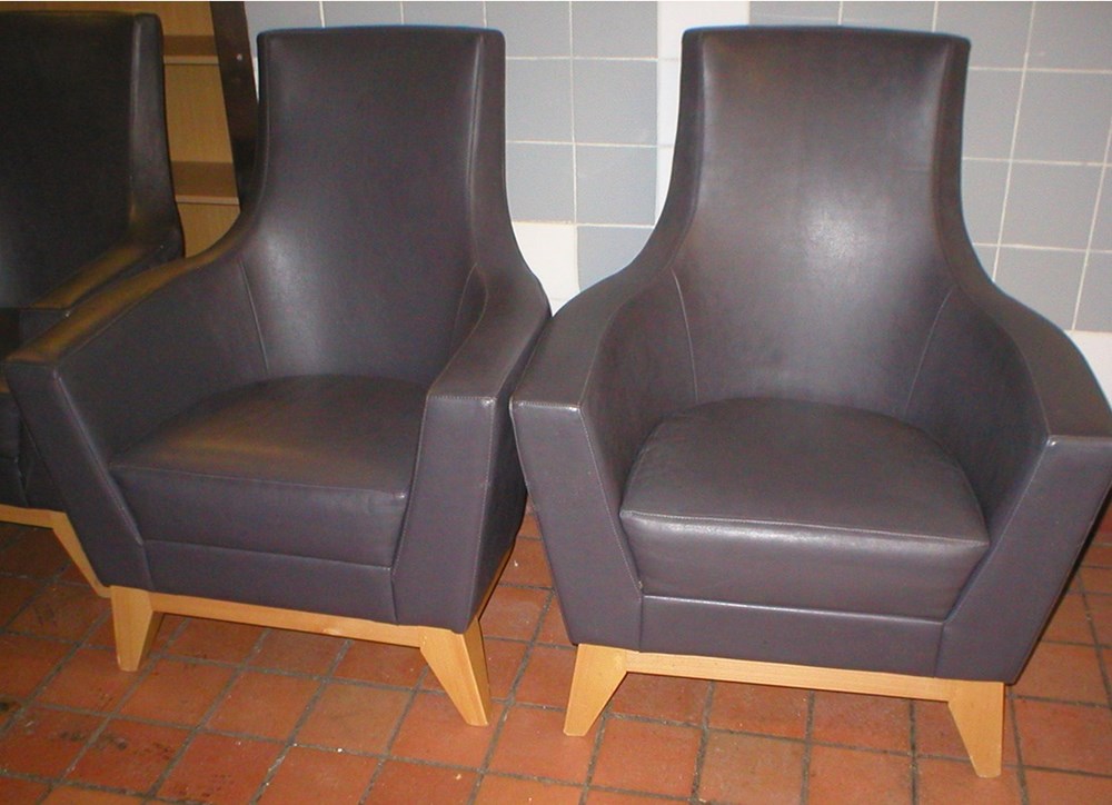 HIGH BACK COMFY CHAIR