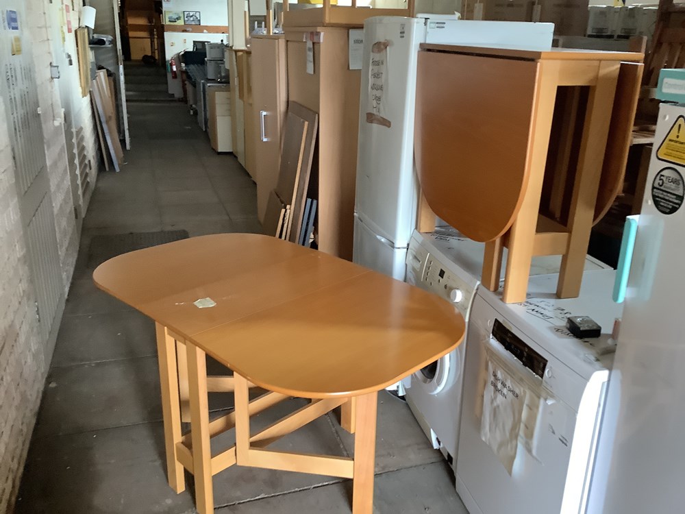 Drop leaf table 