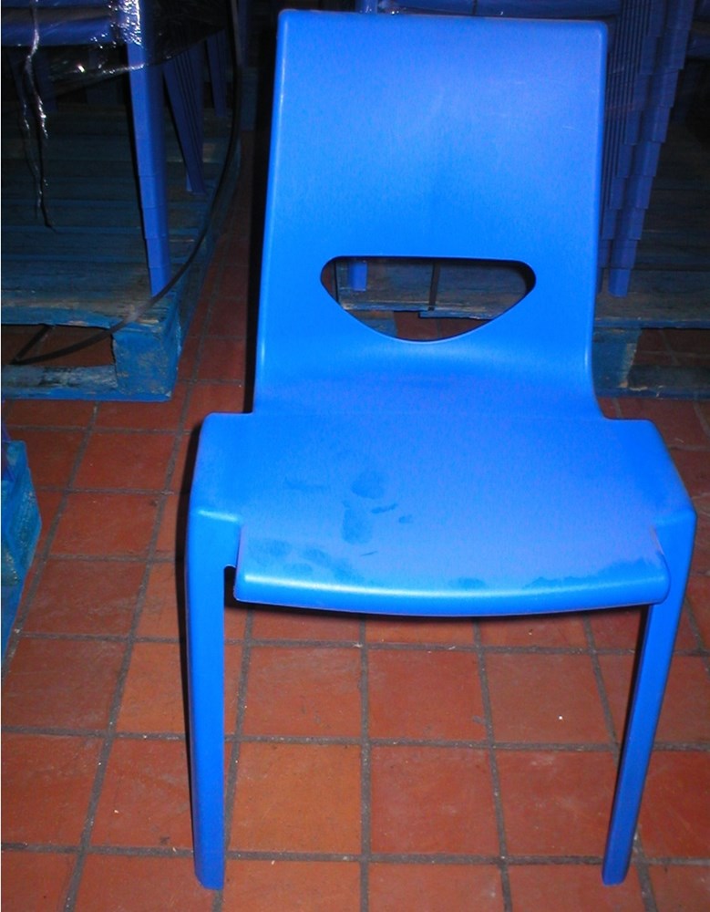 STACKING CHAIR