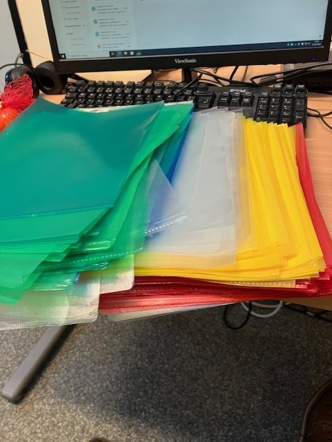 Cut flush folders (plastic sleeves)
