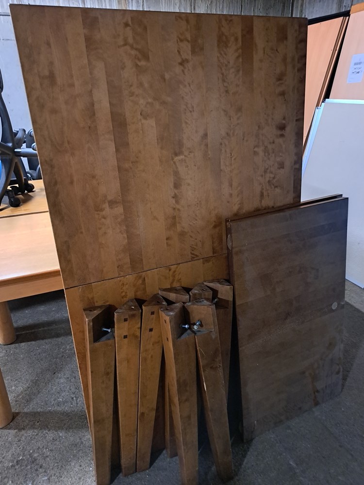 Laura Ashley table sits 8