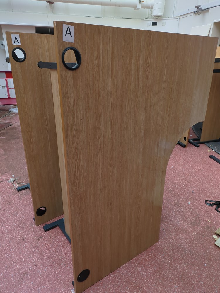 Radial Desk A  - 1600 Right Hand