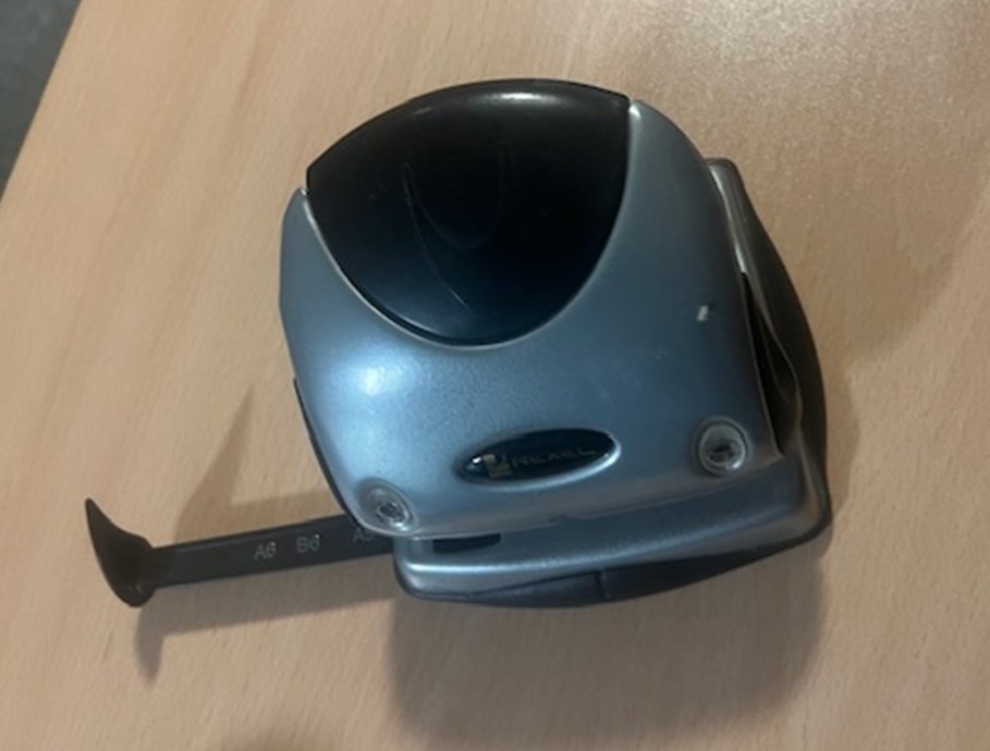 Hole punch - 2 hole