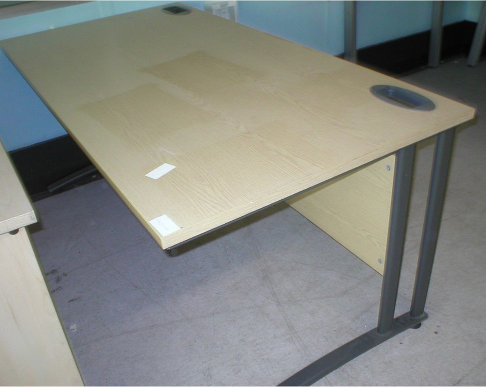 1600MM STRAIGHT DESK