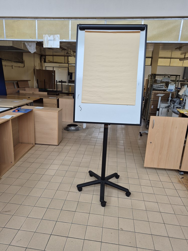 WHITEBOARD WITH STAND (ON CASTORS)