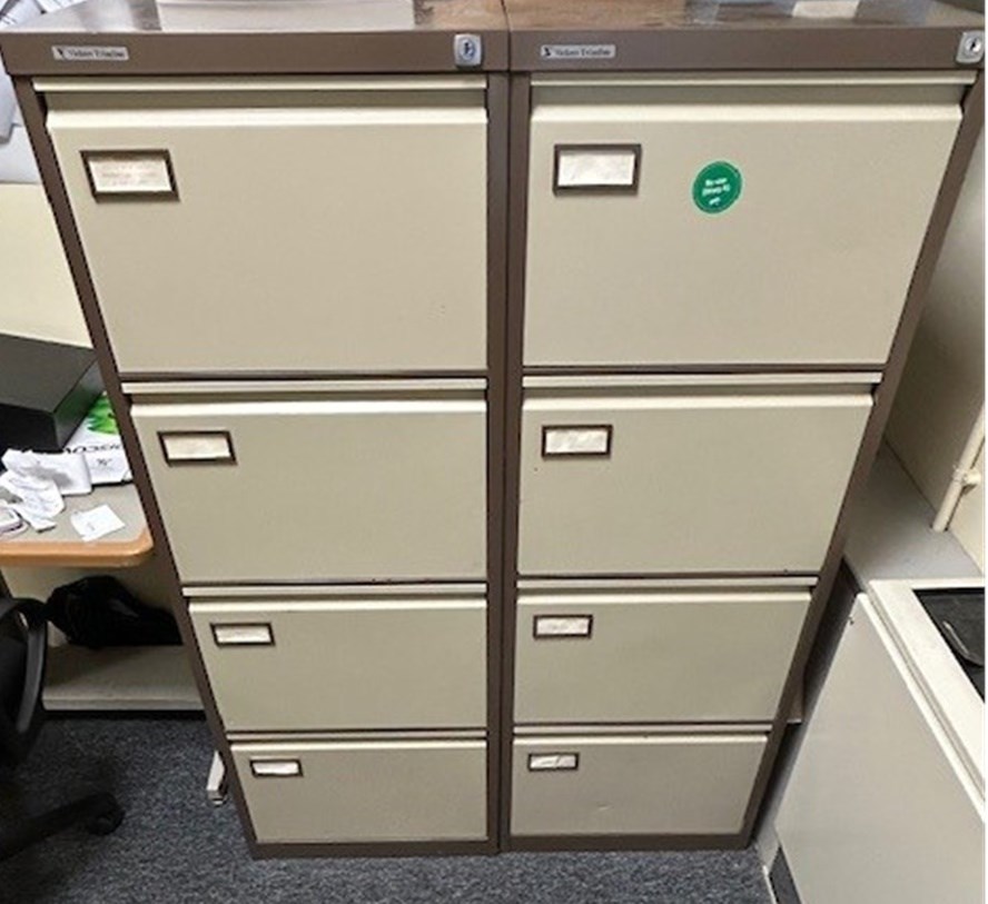 Filing cabinet (metal, 4 drawers)