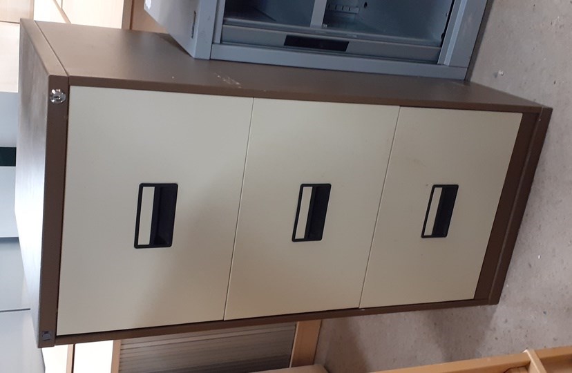 Filing cabinet- 3 drawer