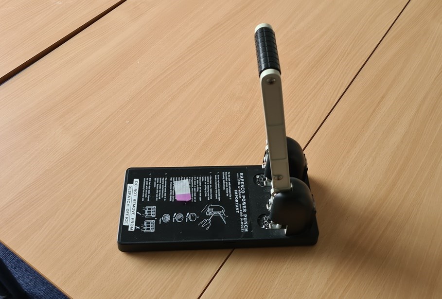 2 Hole, Hole Punch