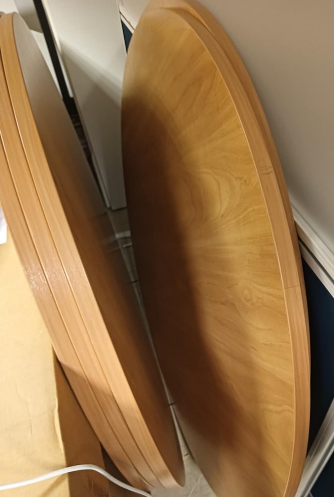 1m diameter round light wood table tops