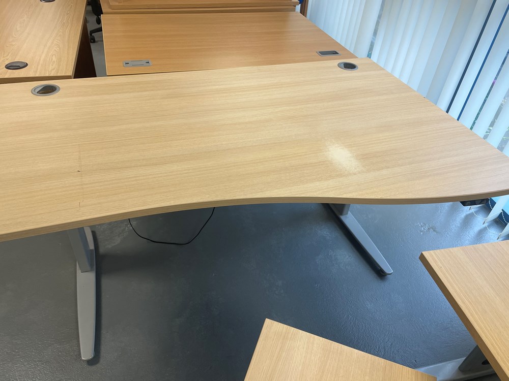 Adjustable desk
