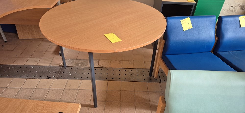 Round coffee/dining table