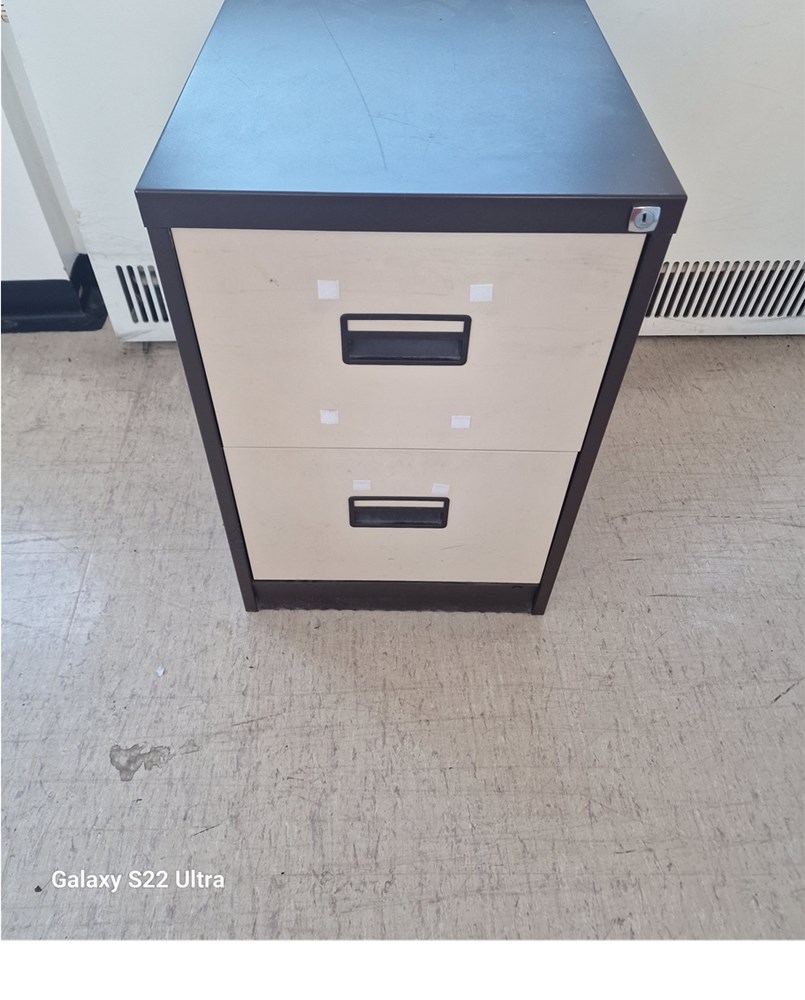 Two drawer Filing cabinet ( no keys )