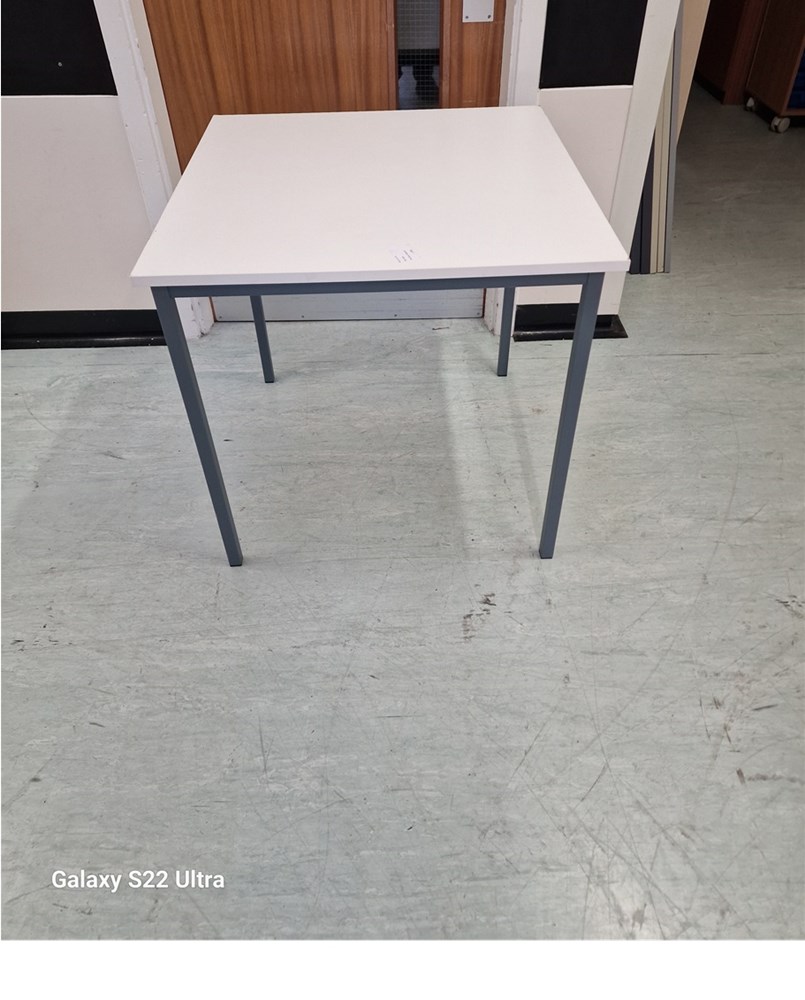 Square table 