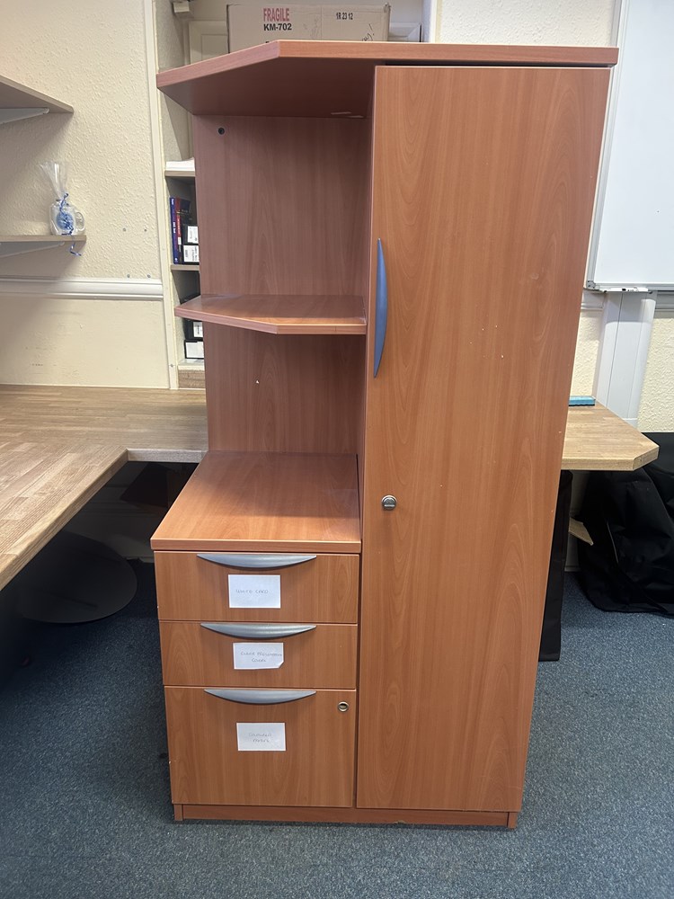 Lockable wardrobe/cabinet with drawers 