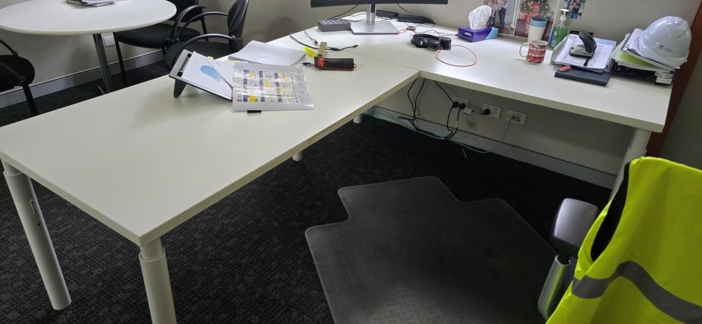 L shaped - Working Desks (2.3*1.8)