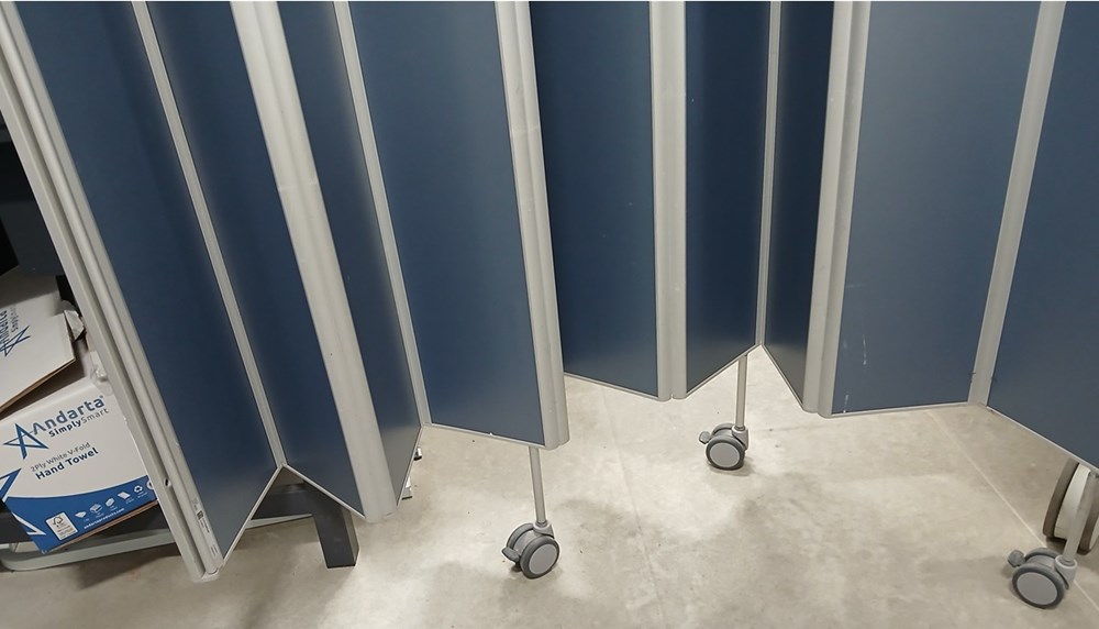 Privacy screen - 3 wheel
