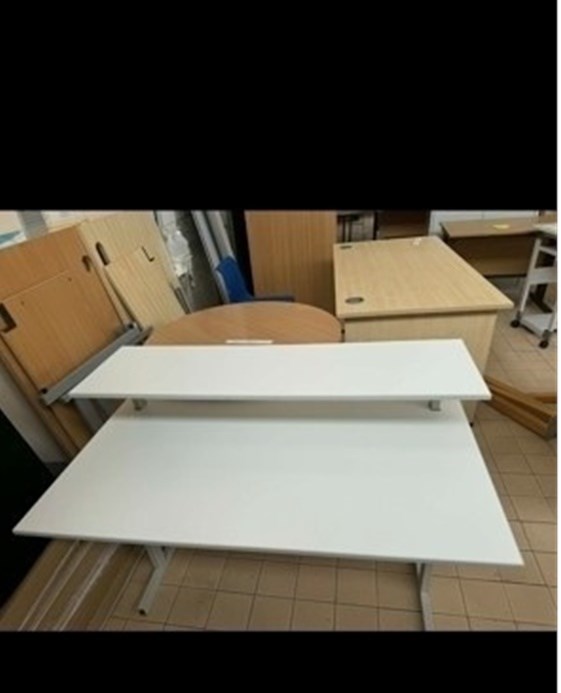 COMPUTER DESK