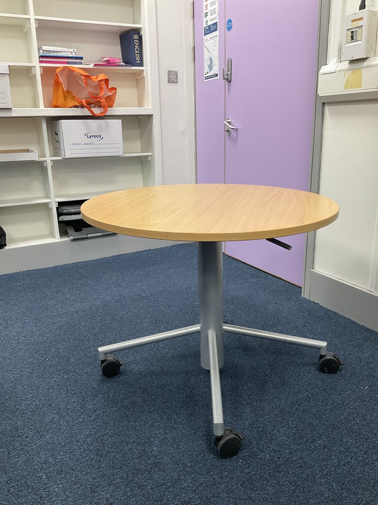 Adjustable height round table