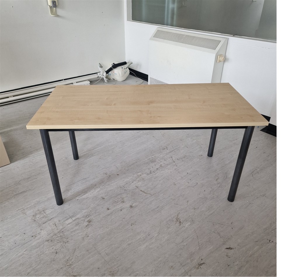 Rectangular table 