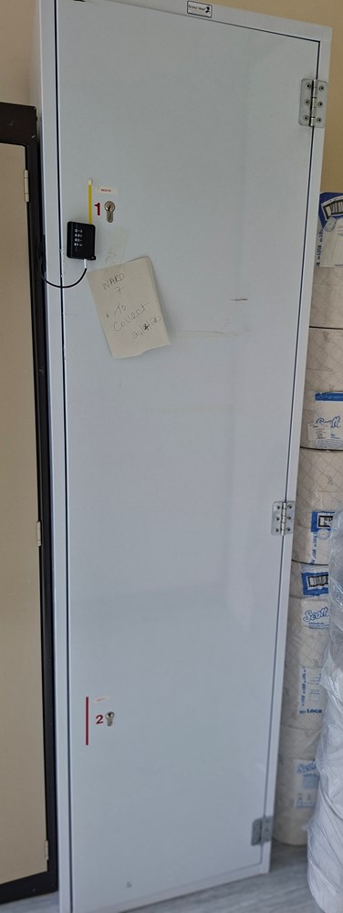 Drug cabinet