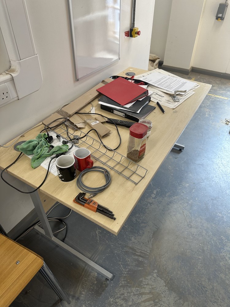 Desk Modest x1