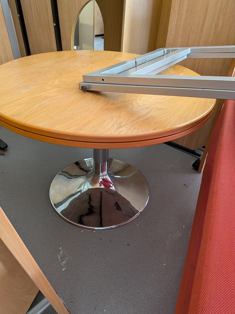 Round Table - Wood 1000