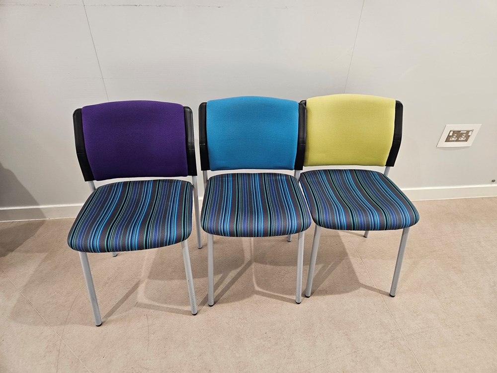 Chair: 1 x coloured office chair