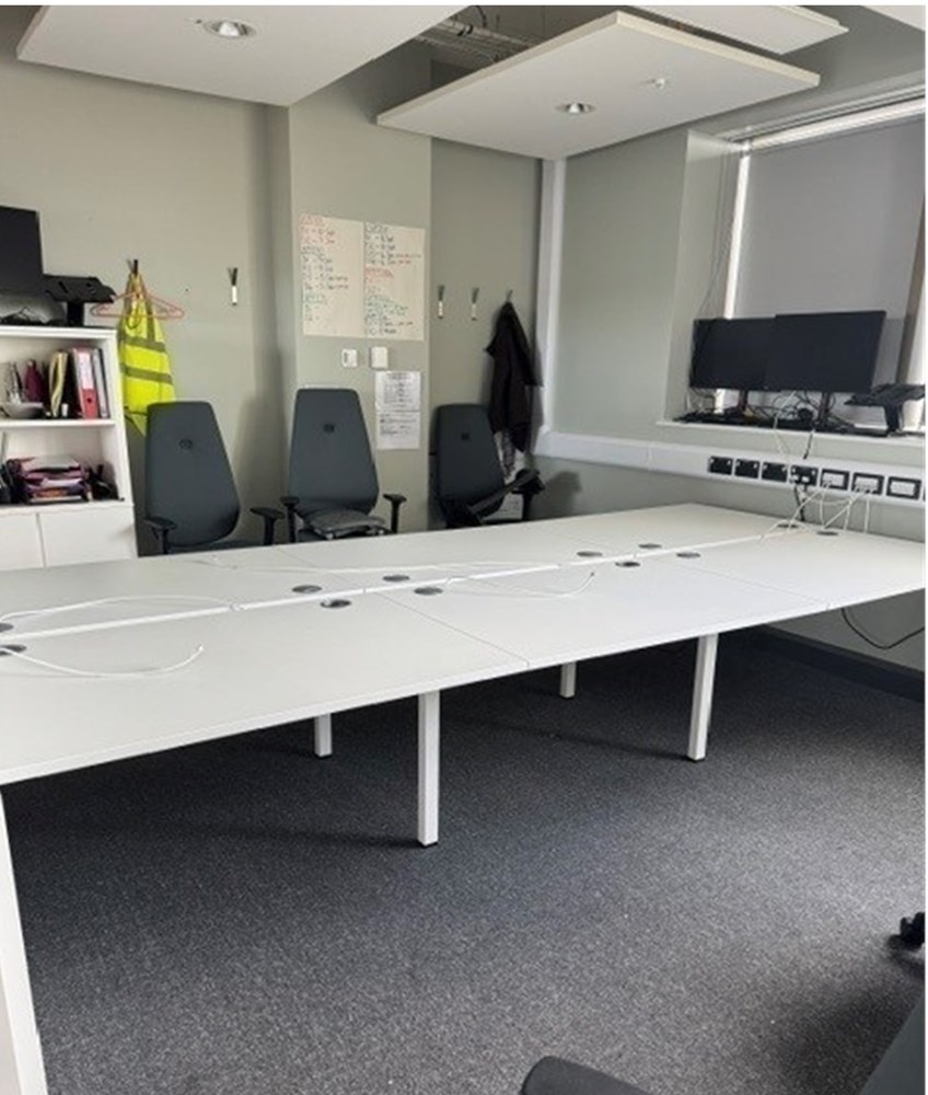bank of 6 desks