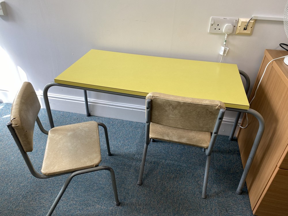 Children's table and 2x chairs