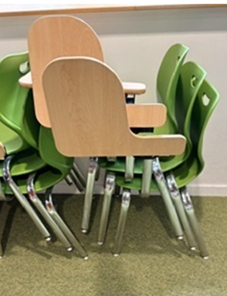 Writing tablet chairs